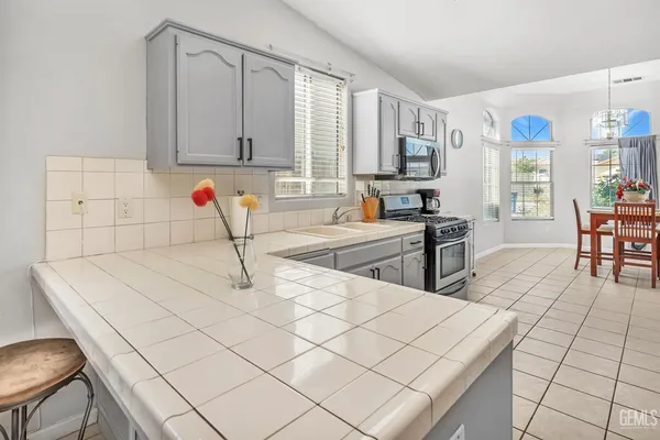 $415,000 | Undisclosed Address, Bakersfield, CA 93312
