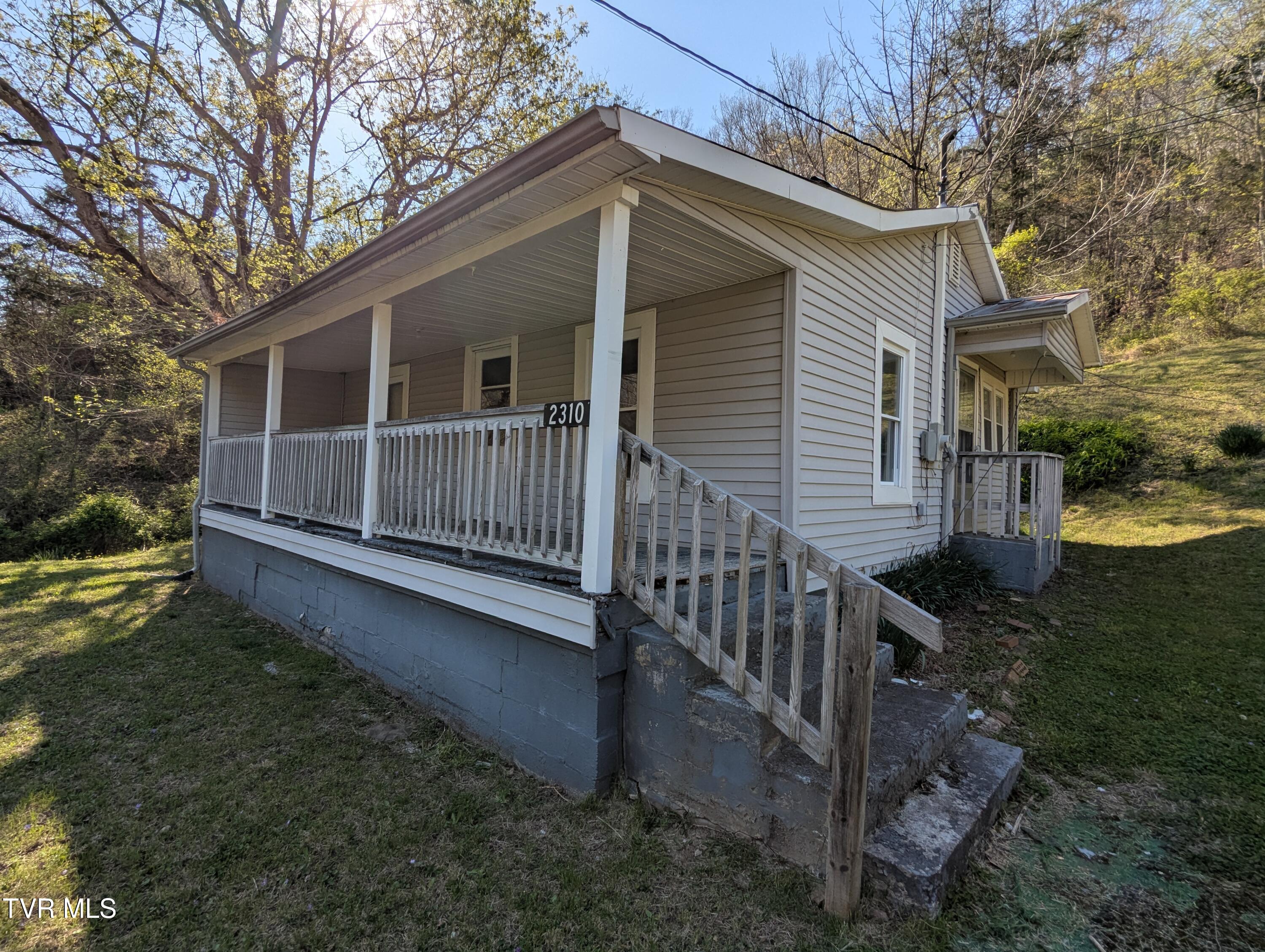 2310 Speers Valley Road Duffield, VA 24244 - Photo 4 of 18 2025-04-18 16.54.35