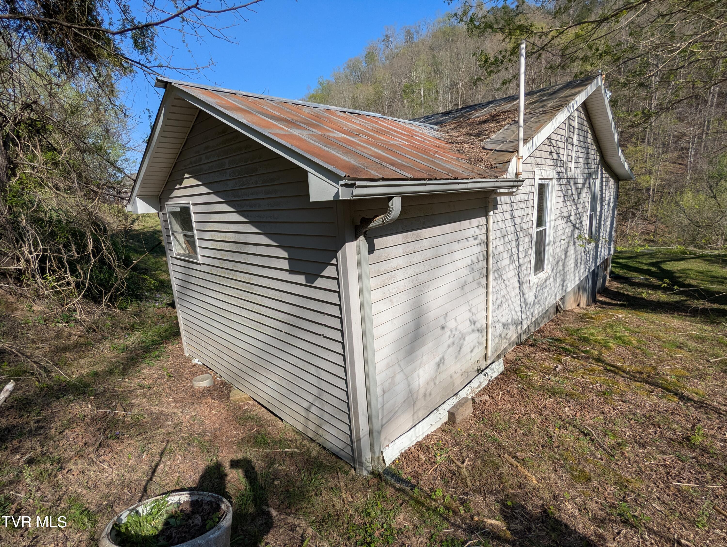 2310 Speers Valley Road Duffield, VA 24244 - Photo 6 of 18 2025-04-18 16.55.20