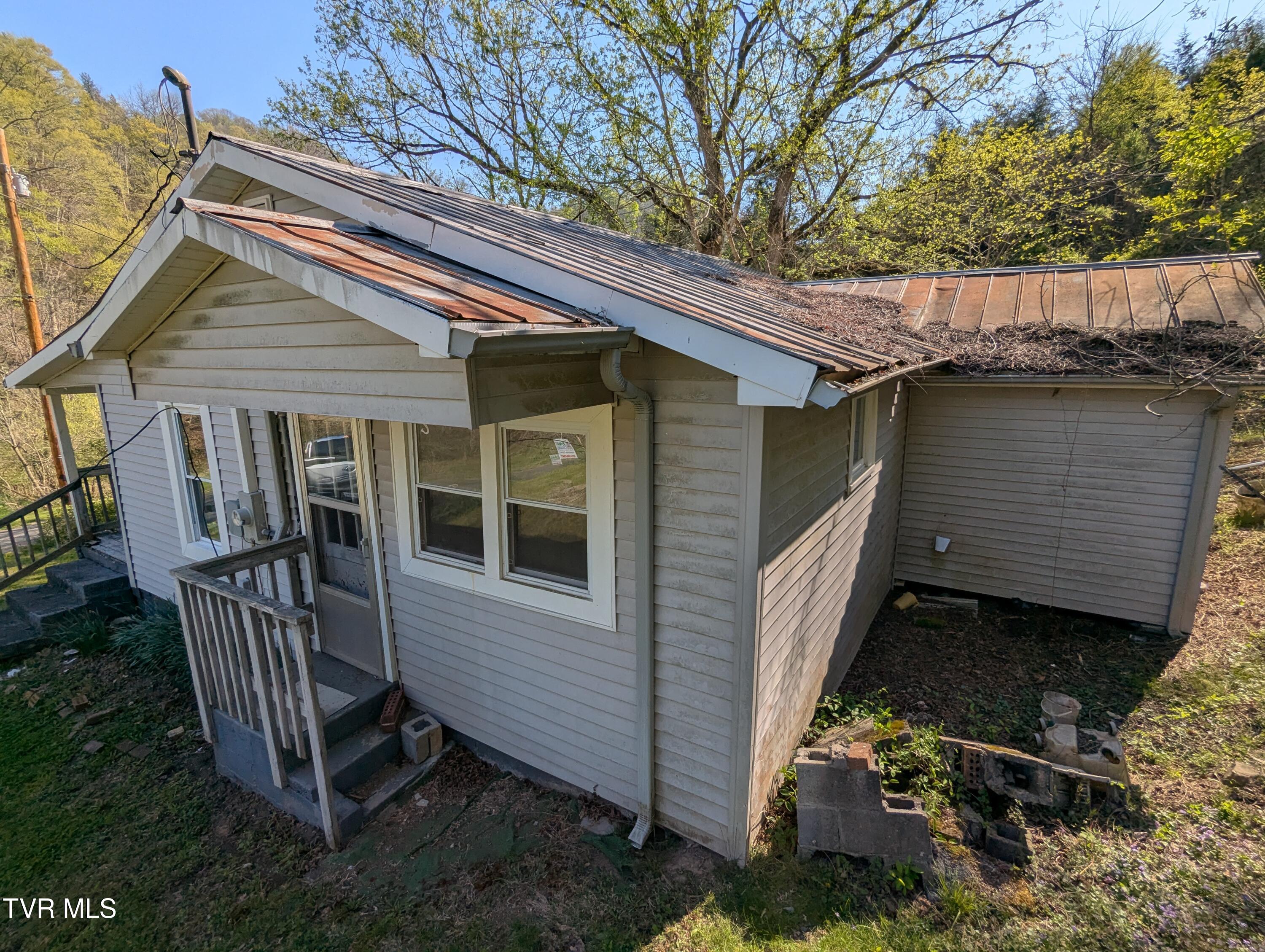 2310 Speers Valley Road Duffield, VA 24244 - Photo 7 of 18 2025-04-18 16.55.41