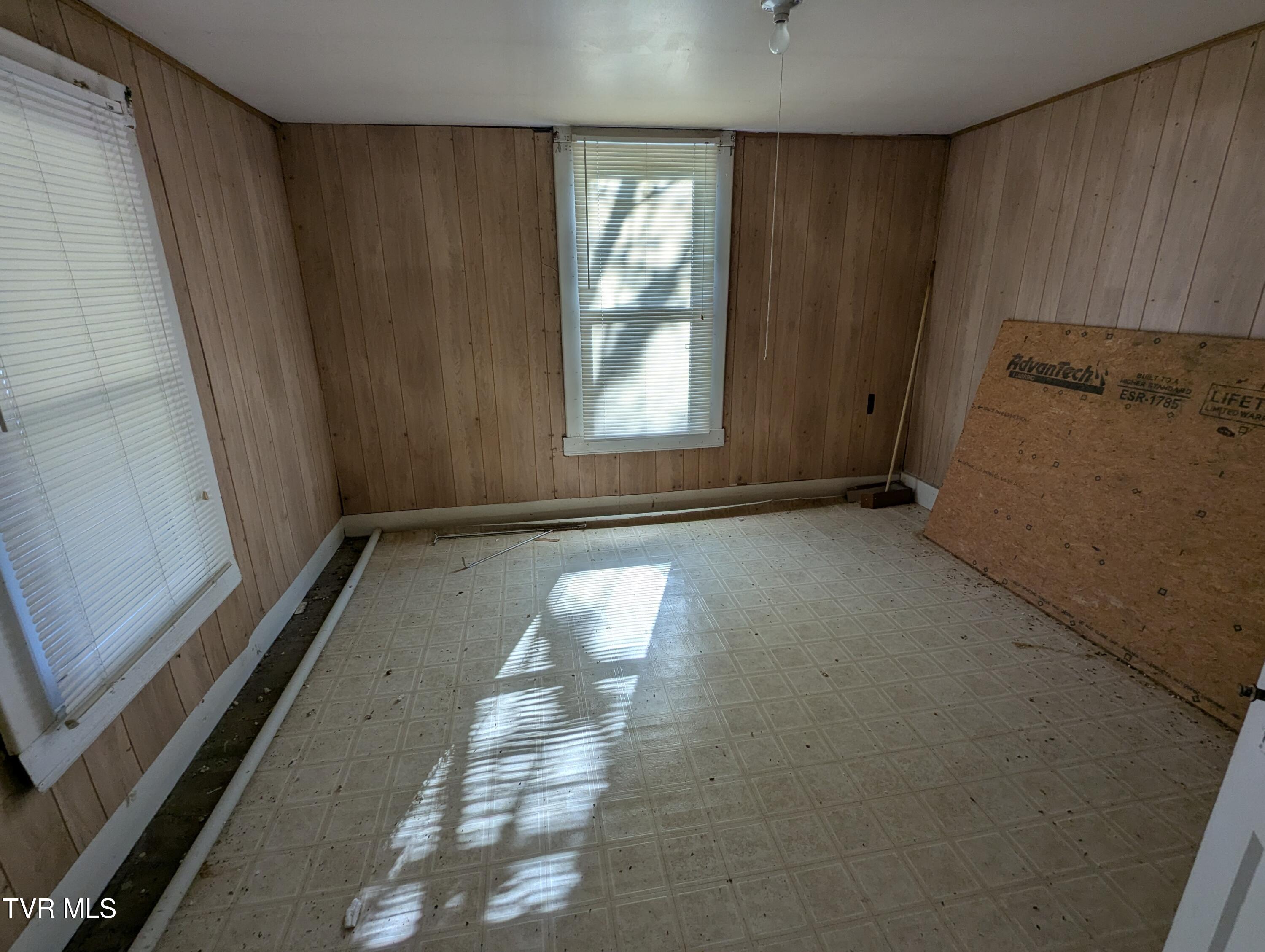 2310 Speers Valley Road Duffield, VA 24244 - Photo 9 of 18 2025-04-18 16.56.44