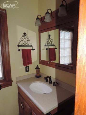 5510 Corunna Road Flint, MI 48532 - Photo 13 of 33 21127162-12.JPG