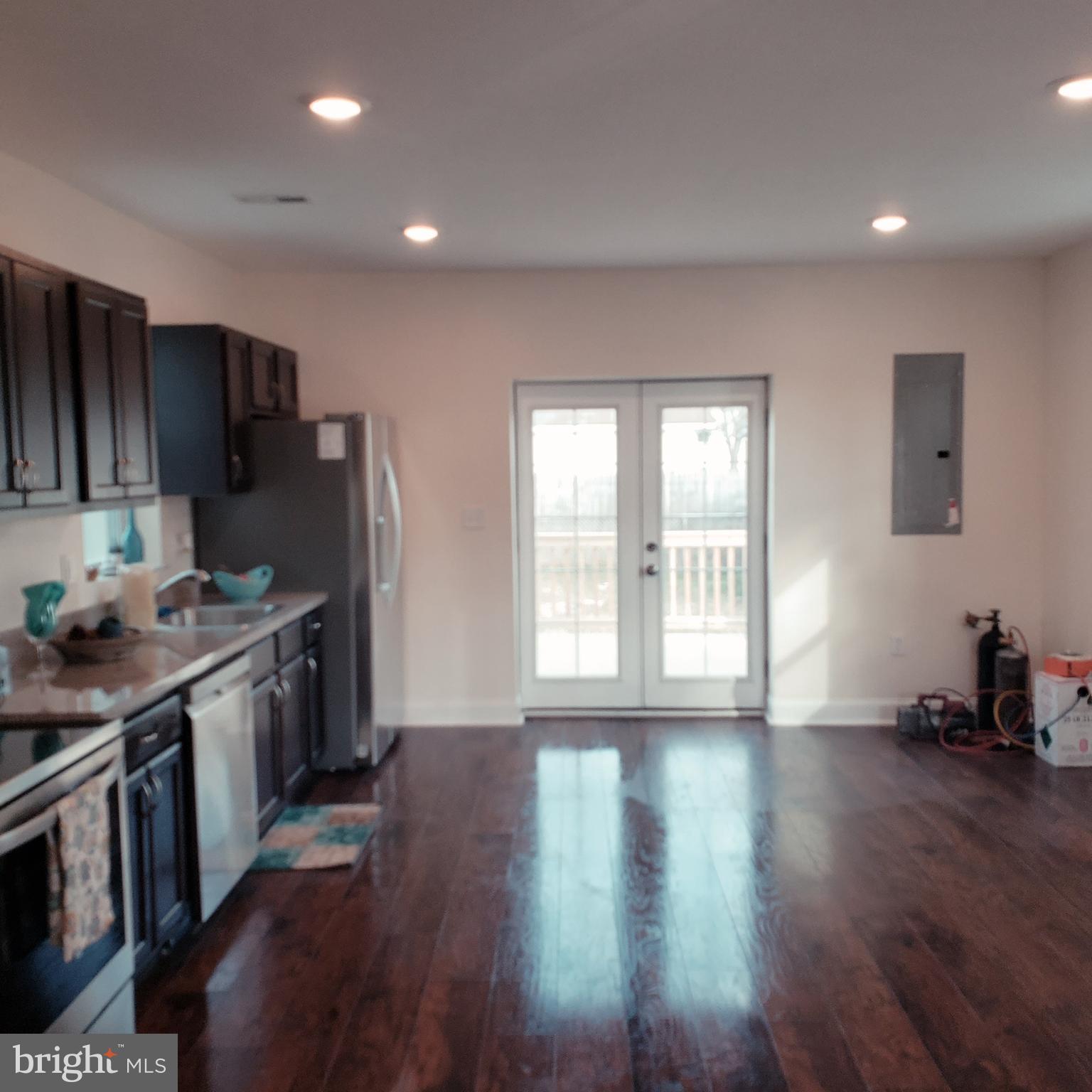 2902 West Woodwell Road Baltimore, MD 21222 - Photo 3 of 32