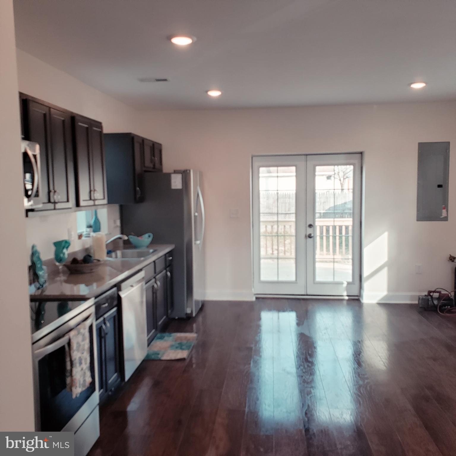 2902 West Woodwell Road Baltimore, MD 21222 - Photo 4 of 32