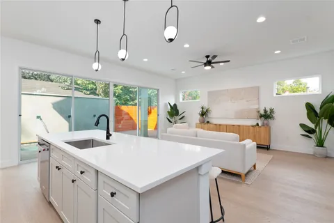 $1,099,000 | 1702 Pennsylvania Avenue, Austin, TX 78702