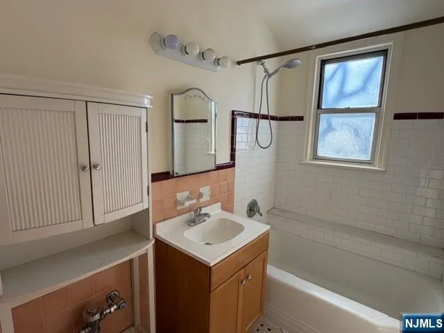 $1,900 | 735 Elm Avenue, Unit 5F, Teaneck, NJ 07666