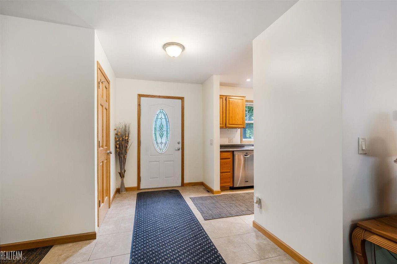 4704 Rohr Road Clarkston, MI 48348 - Photo 4 of 32 50081721-3.JPG