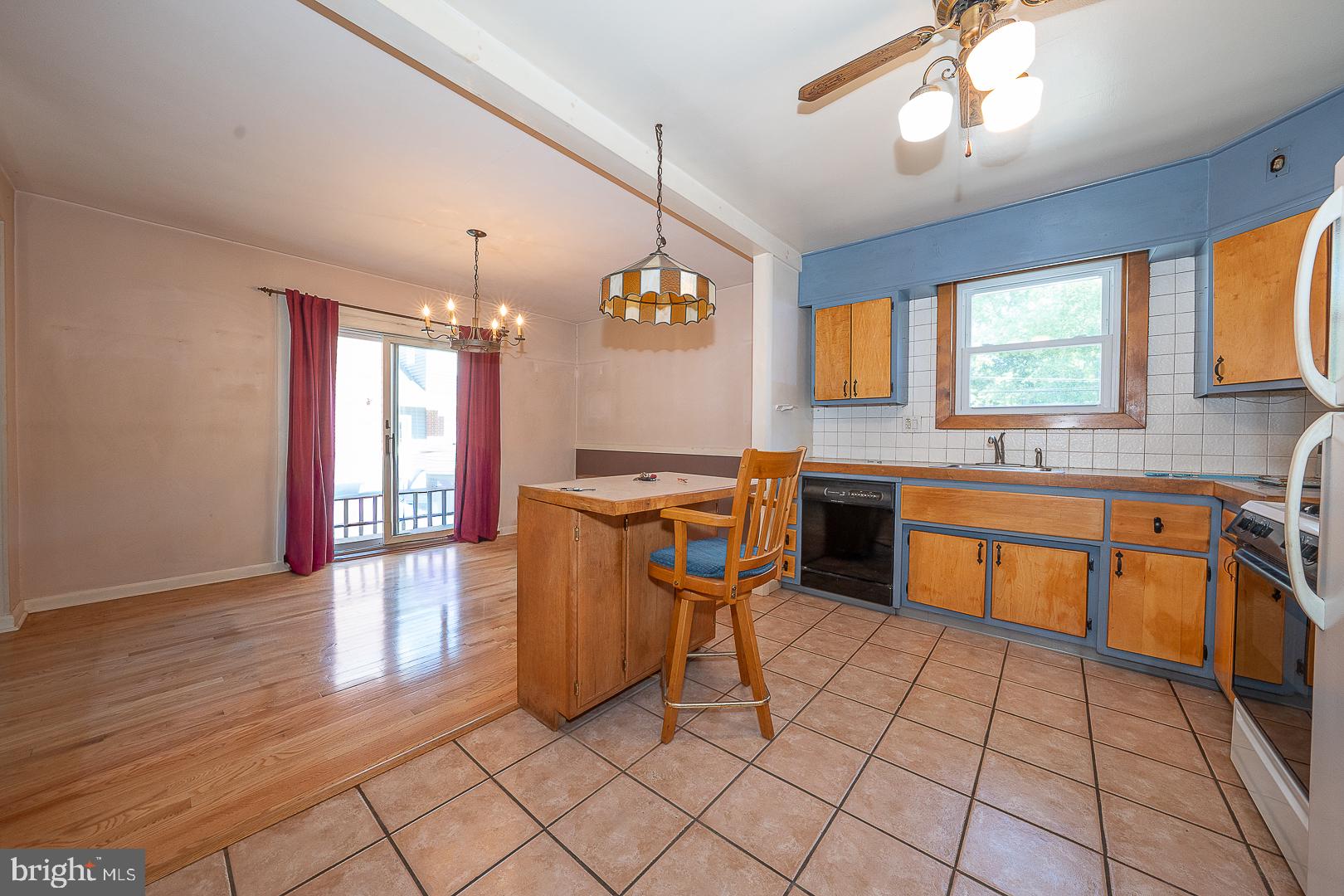 437 Rittenhouse Circle Havertown, PA 19083 - Photo 13 of 55 Charming kitchen with natural light.