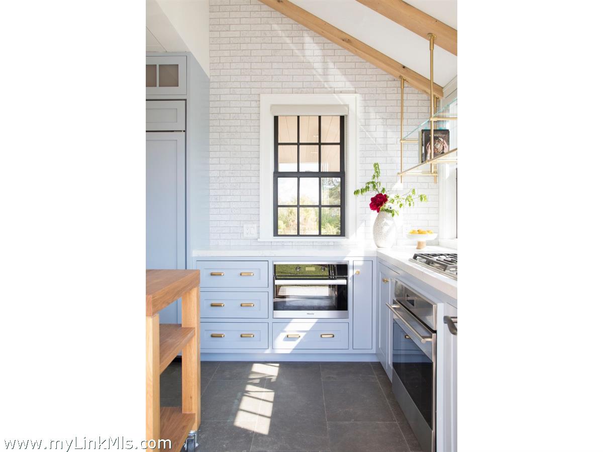 47 Hummock Pond Road Nantucket, MA 02554 - Photo 4 of 18 Gallery Image 4