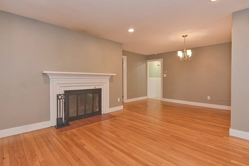 19 Sherwood Road Worcester, MA 01602 - Photo 7 of 36 Gallery Image 7