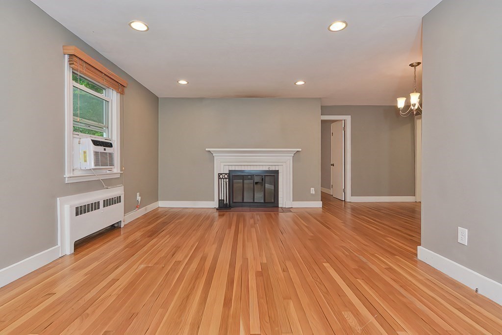 19 Sherwood Road Worcester, MA 01602 - Photo 8 of 36 Gallery Image 8