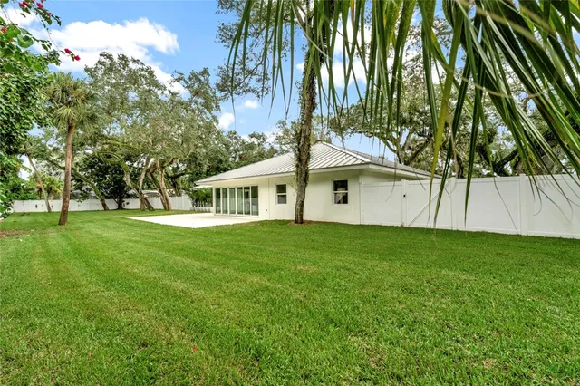 a view of a house with a backyard