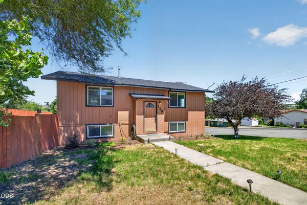 $409,999 | 136 Southeast G Street, Madras, OR 97741