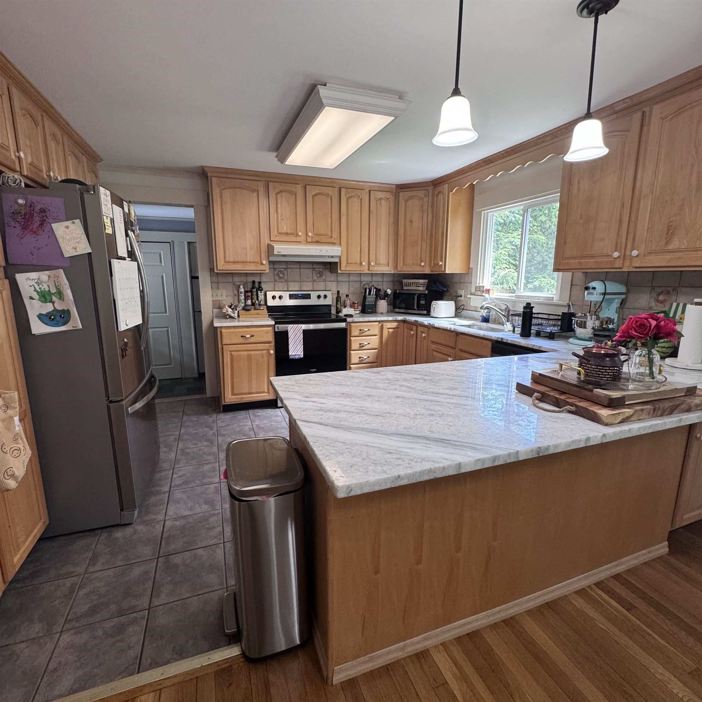 44 Stowell Road Bedford, NH 03110 - Photo 2 of 27