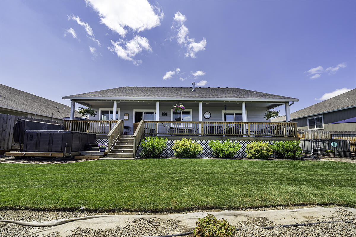116 Linton Way Eagle Point, OR 97524 - Photo 28 of 32 DSC06199-HDR-Edit