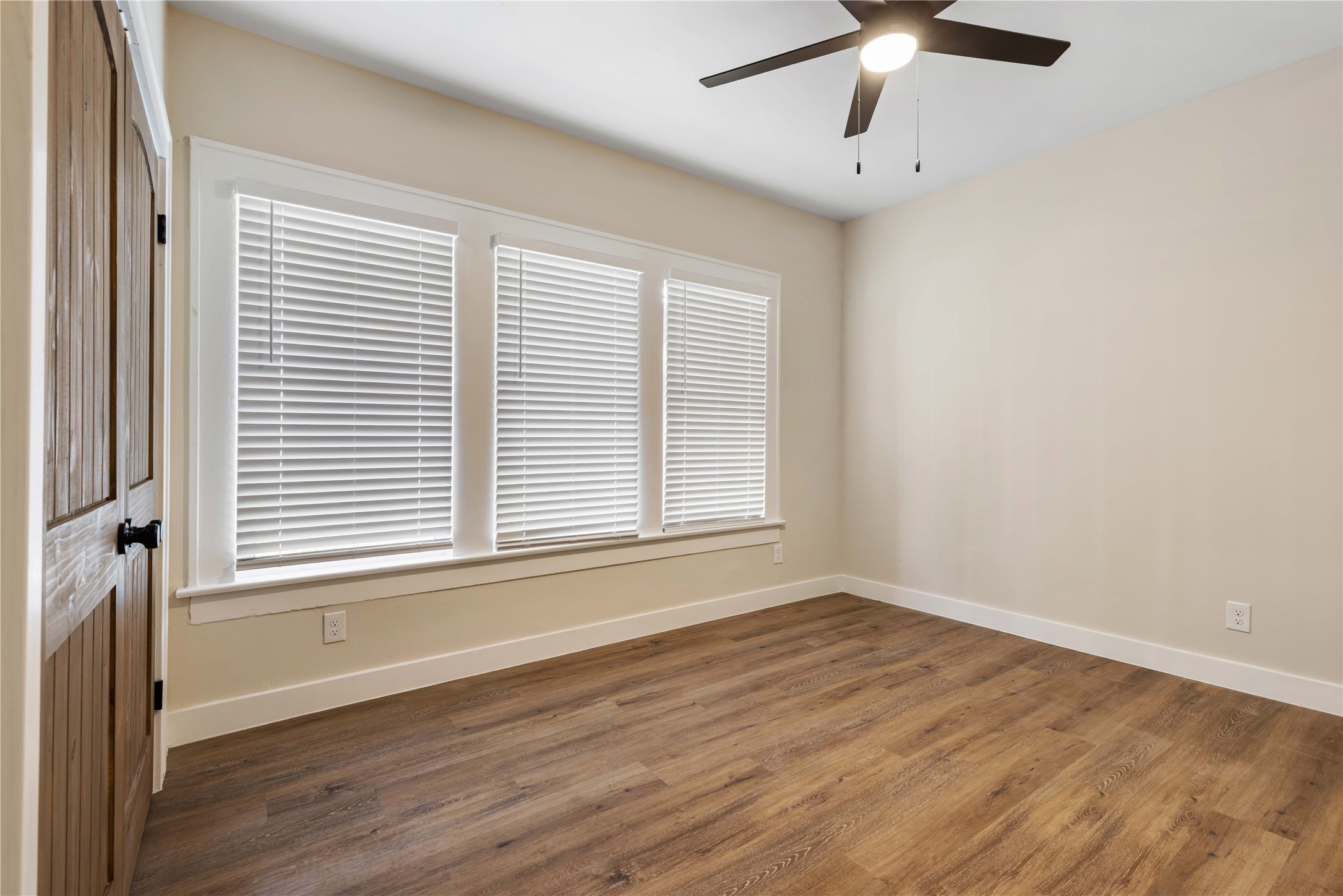 908 Key Street Houston, TX 77009 - Photo 17 of 29 Second bedroom