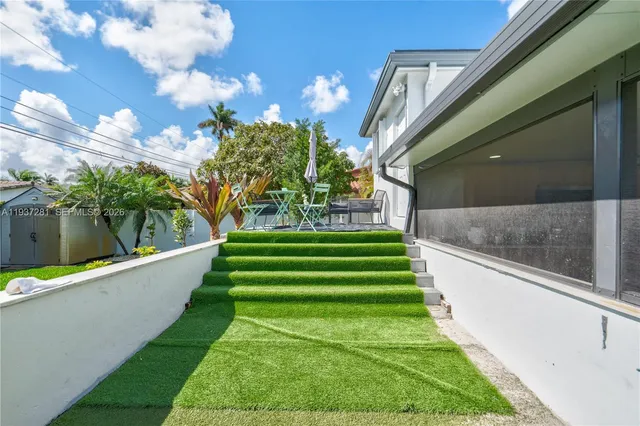 a view of a house with a yard