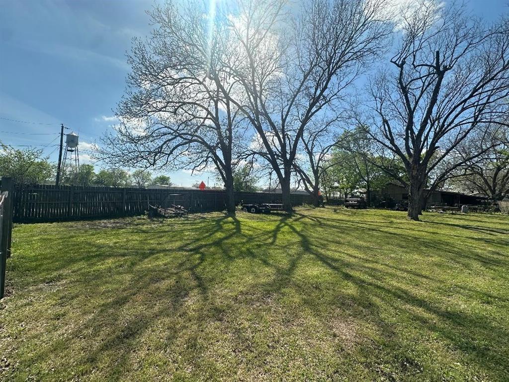 302 North Commercial Street Bells, TX 75414 - Photo 5 of 6