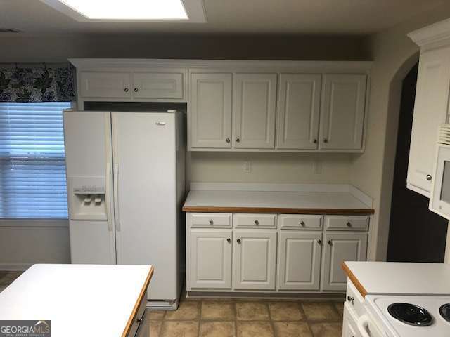 225 Lexington Circle Athens, GA 30605 - Photo 16 of 23 a kitchen with cabinets and white appliances