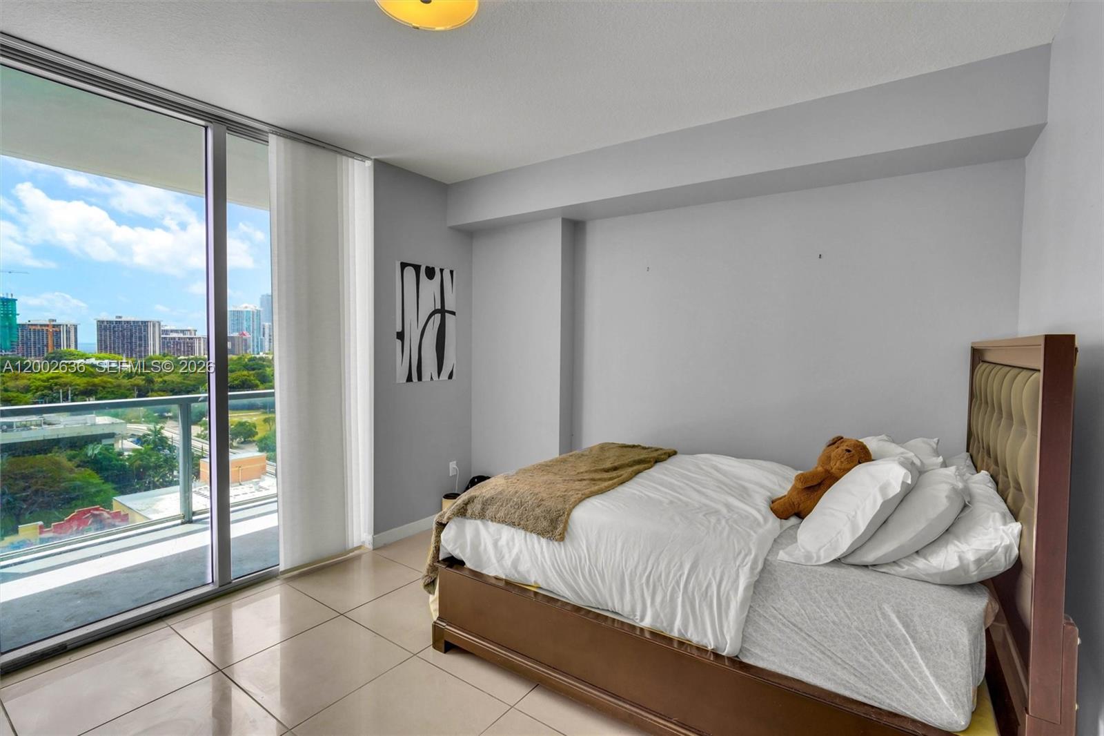 79 Southwest 12th Street, Unit 1605 Miami, FL 33130 - Photo 8 of 30 a bedroom with a bed and a window
