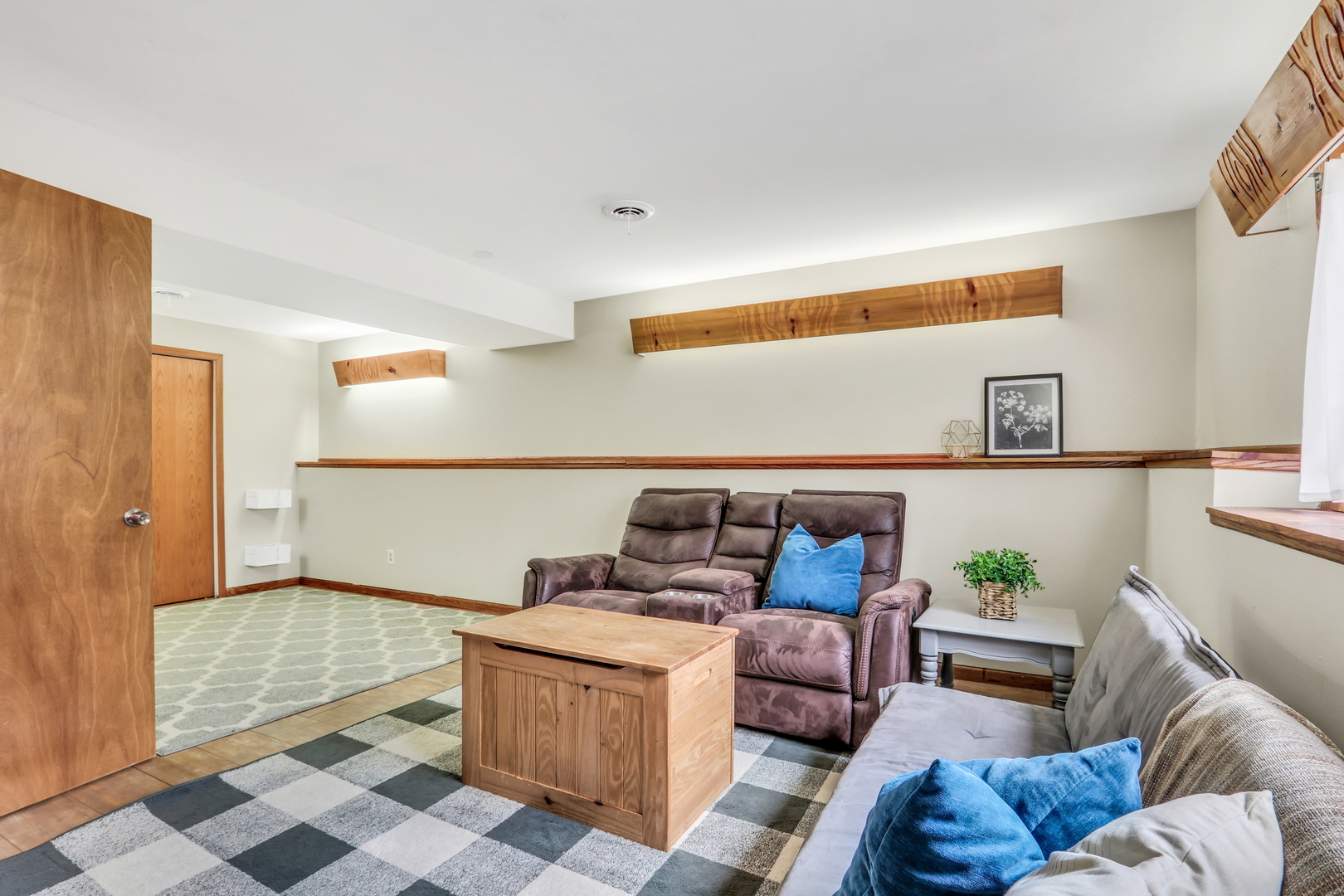 25911 West Highpoint Road Ingleside, IL 60041 - Photo 21 of 29 a living room with furniture and wooden floor