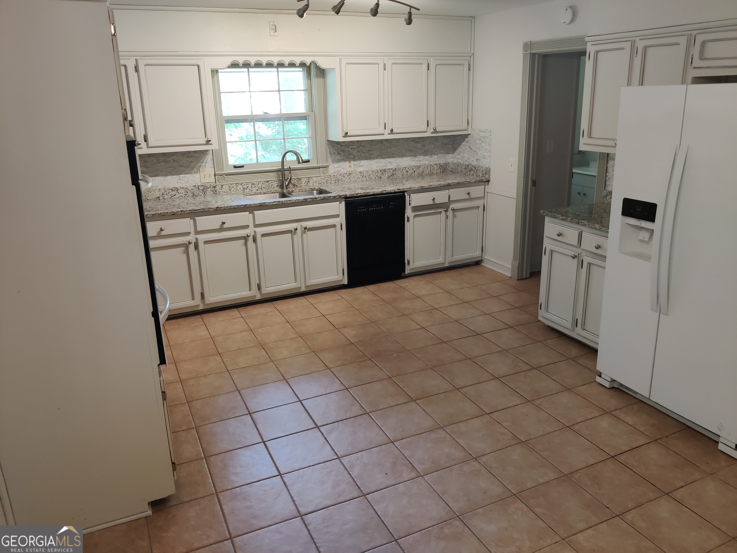 7640 Ryefield Drive Sandy Springs, GA 30350 - Photo 13 of 35