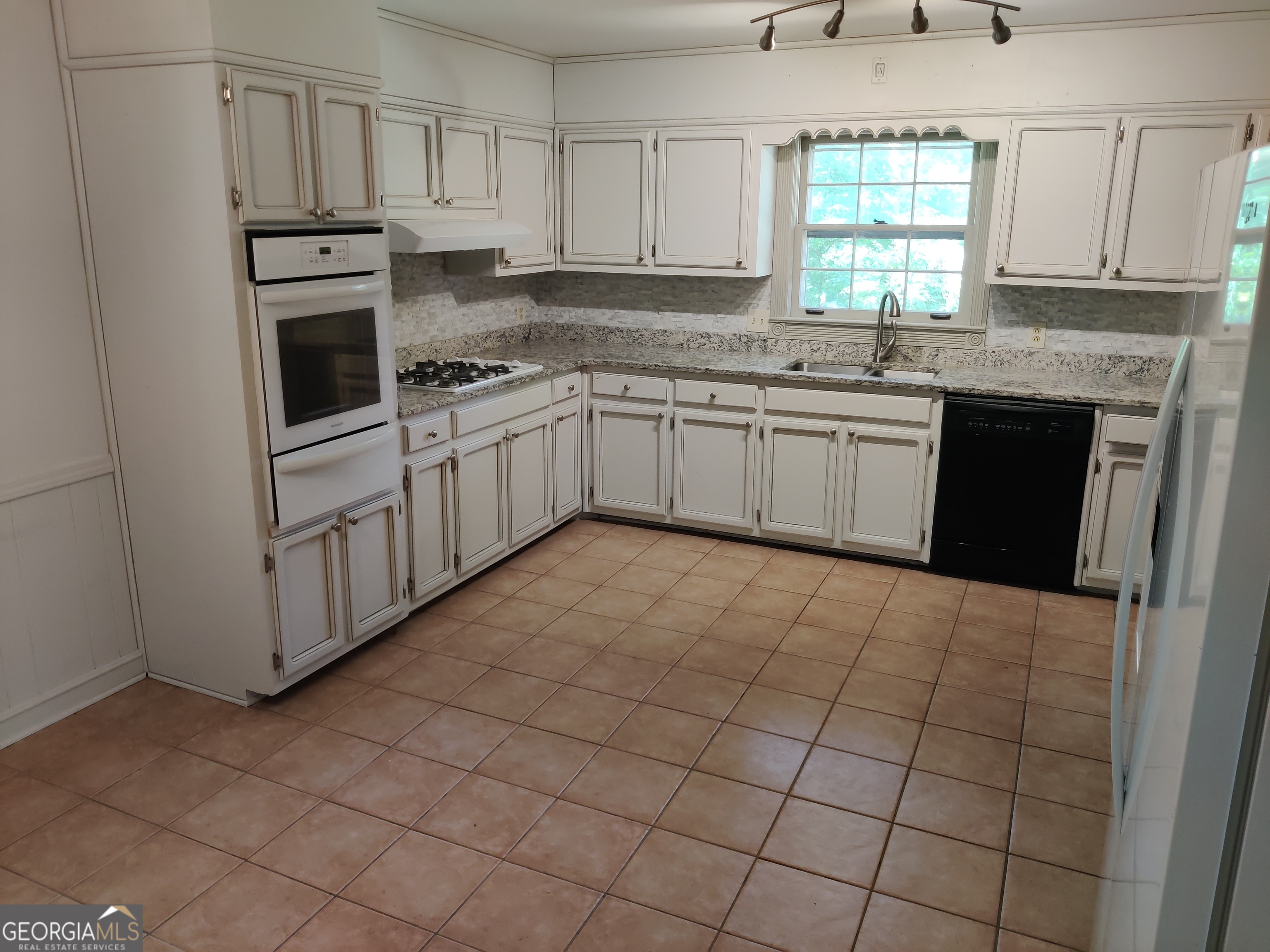 7640 Ryefield Drive Sandy Springs, GA 30350 - Photo 14 of 35
