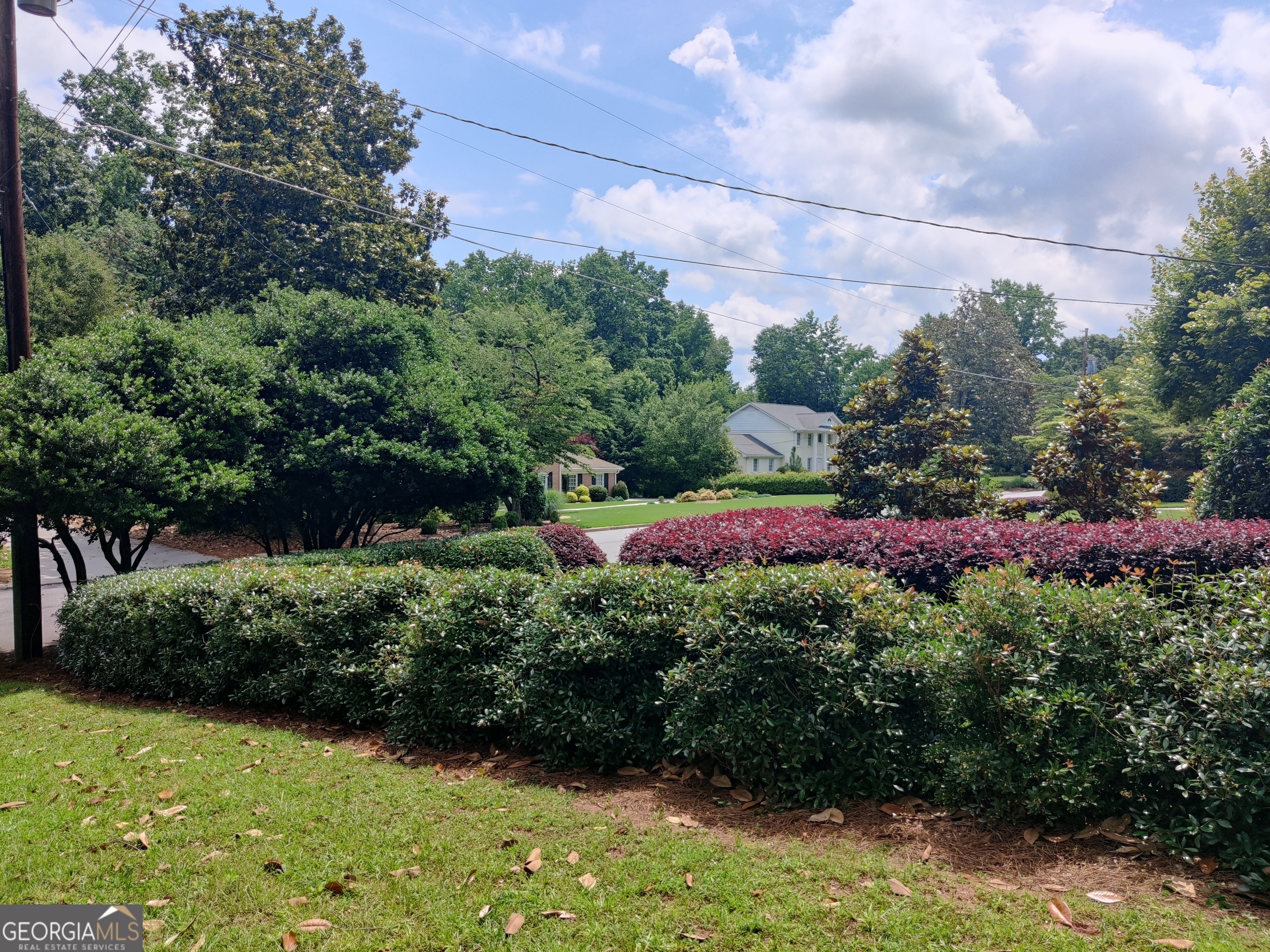 7640 Ryefield Drive Sandy Springs, GA 30350 - Photo 3 of 35