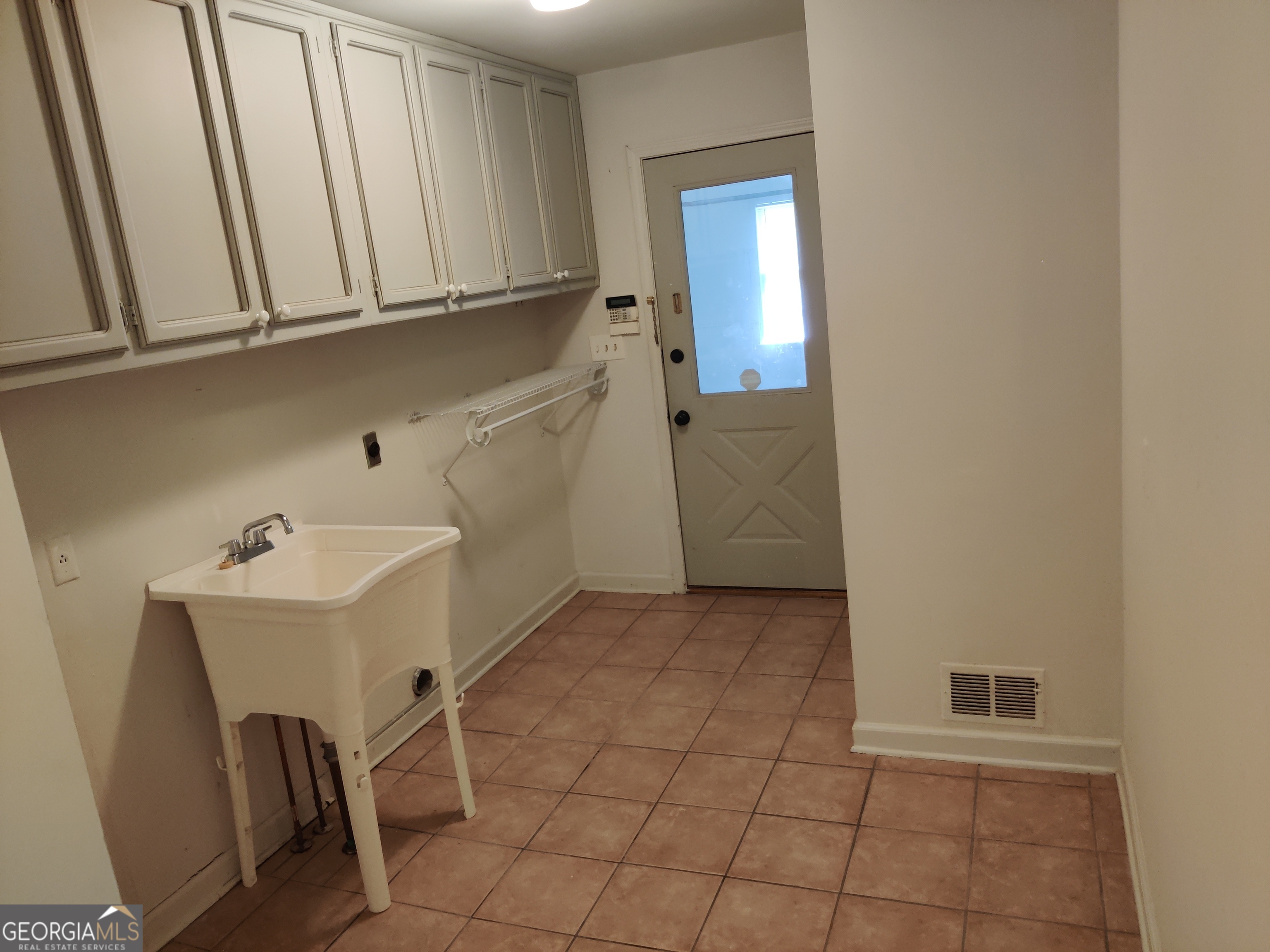 7640 Ryefield Drive Sandy Springs, GA 30350 - Photo 32 of 35