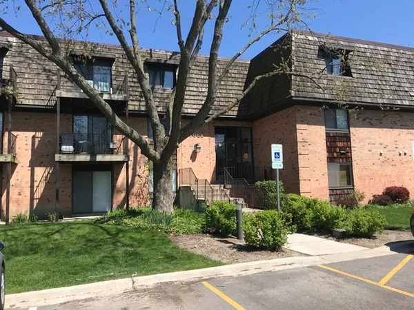 $1,950 | 4 Oak Creek Drive, Unit 3505, Buffalo Grove, IL 60089