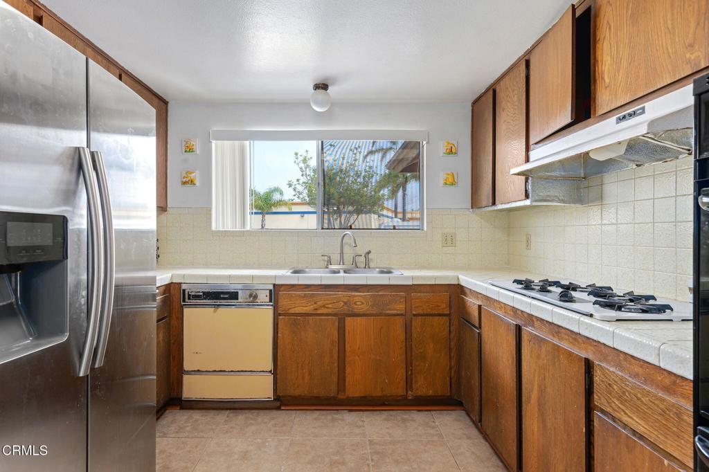 4221 Justin Way Oxnard, CA 93033 - Photo 16 of 37