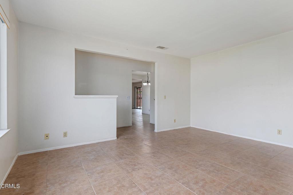 4221 Justin Way Oxnard, CA 93033 - Photo 8 of 37