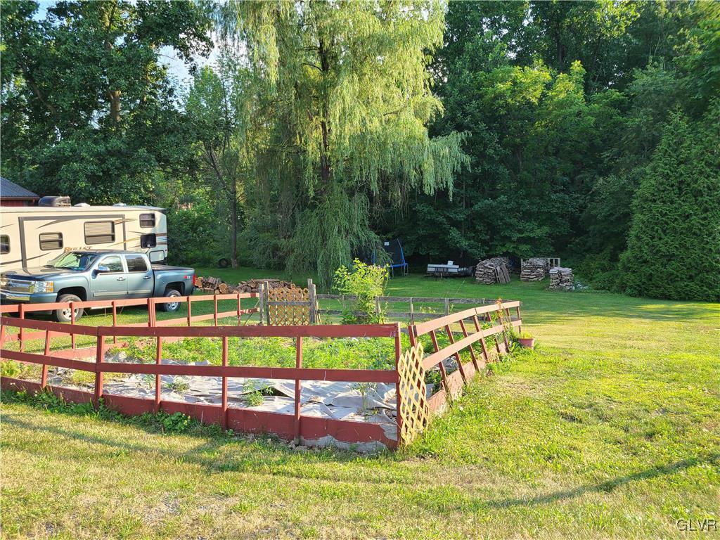 2452 Yost Road Bath, PA 18014 - Photo 9 of 20