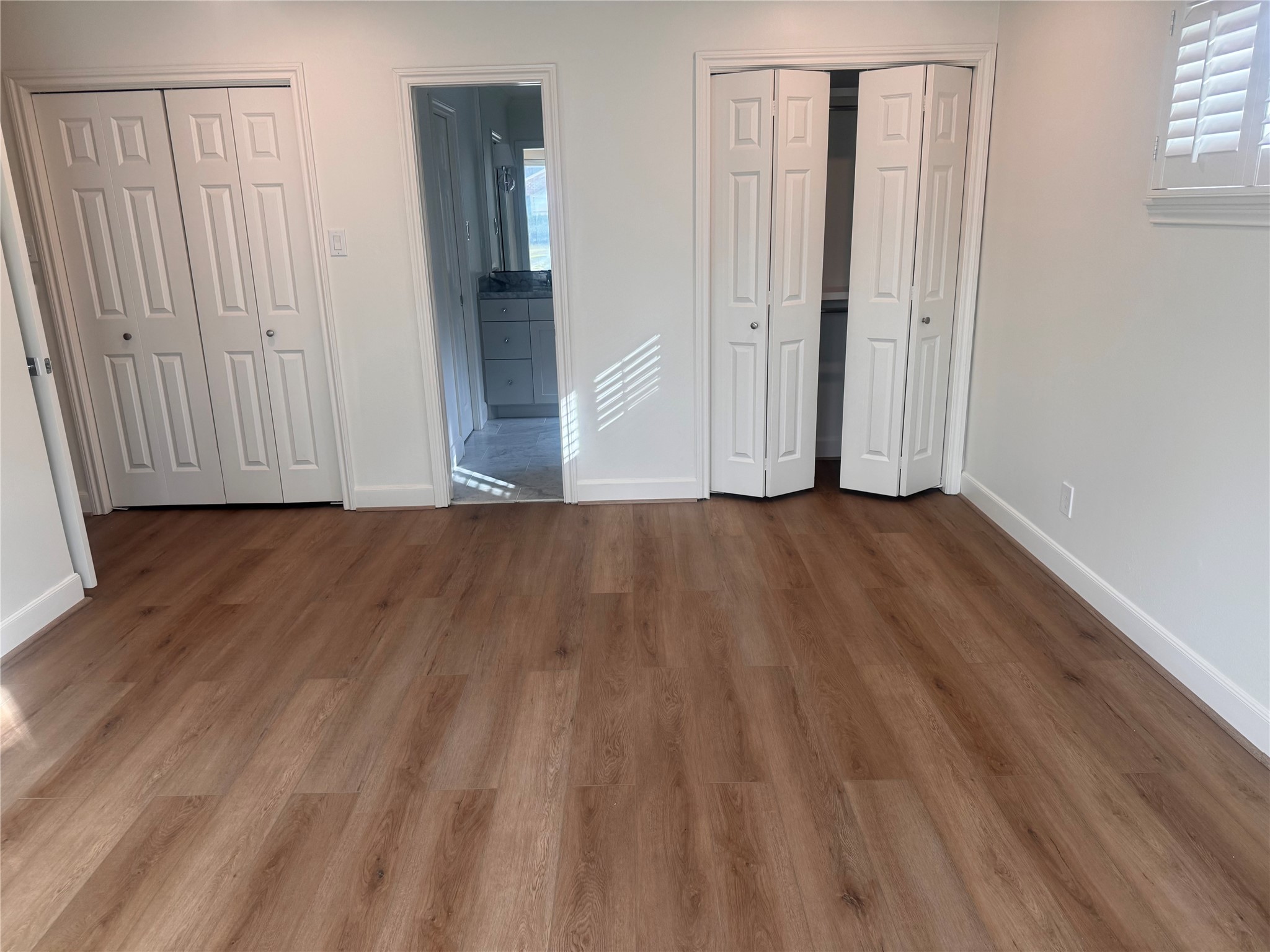 4726 Ivanhoe Street Houston, TX 77027 - Photo 13 of 22 Generously sized secondary bedroom with two large closets connects to bathroom