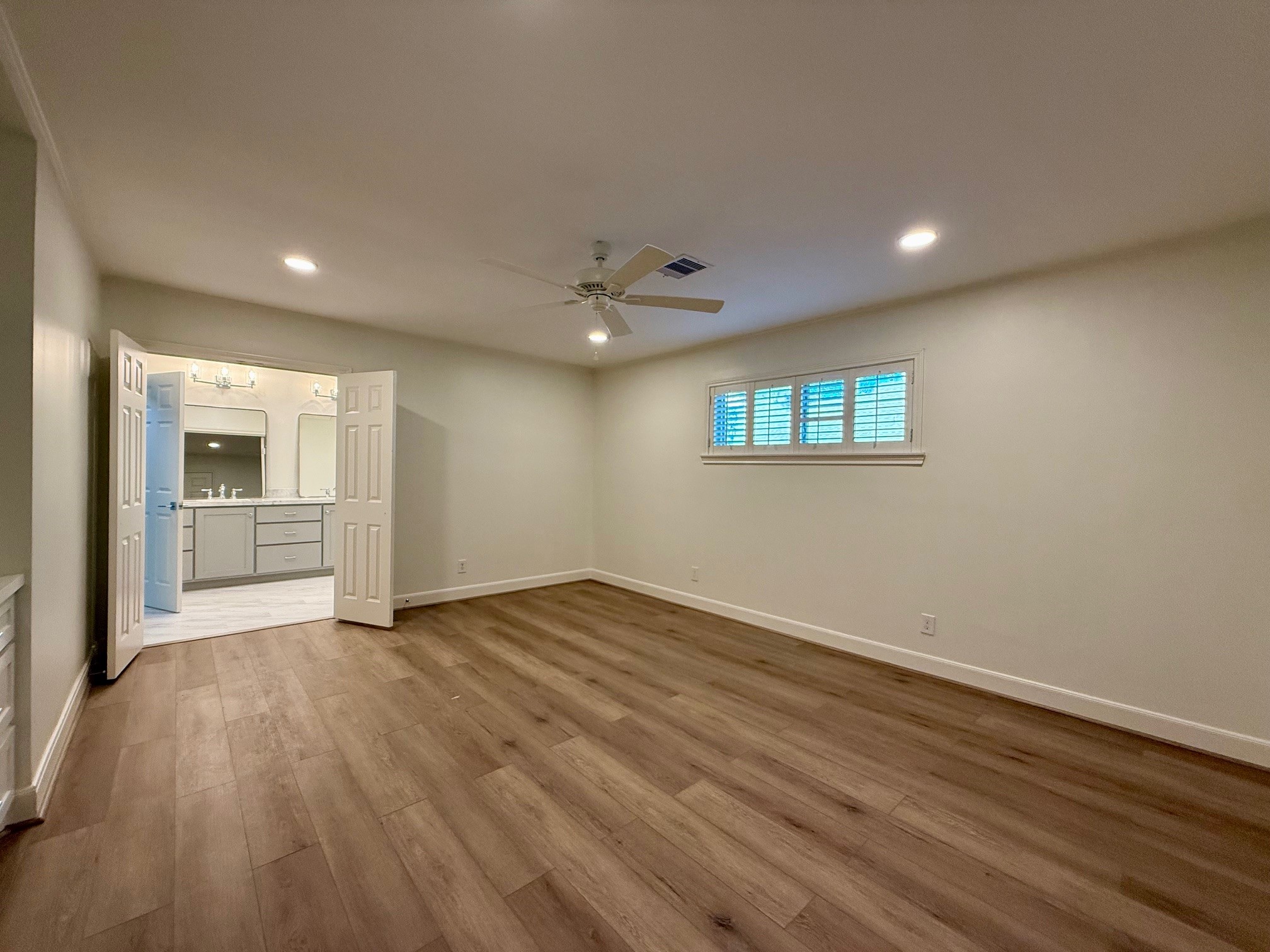 4726 Ivanhoe Street Houston, TX 77027 - Photo 17 of 22 Primary bedroom is enhanced by wood shutters and opens to a spa-like bathroom