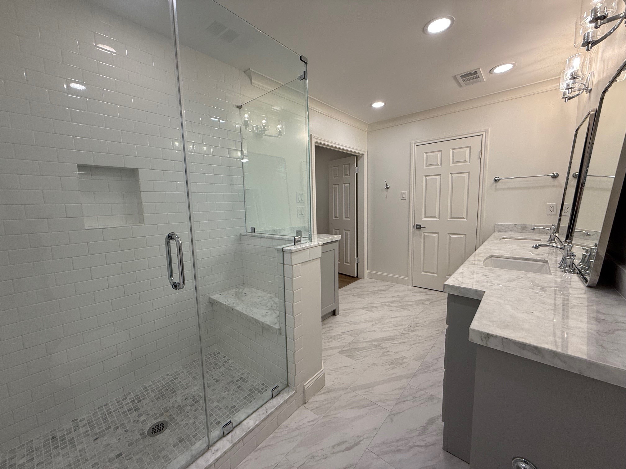 4726 Ivanhoe Street Houston, TX 77027 - Photo 20 of 22 Separate shower with frameless shower door and bench seat