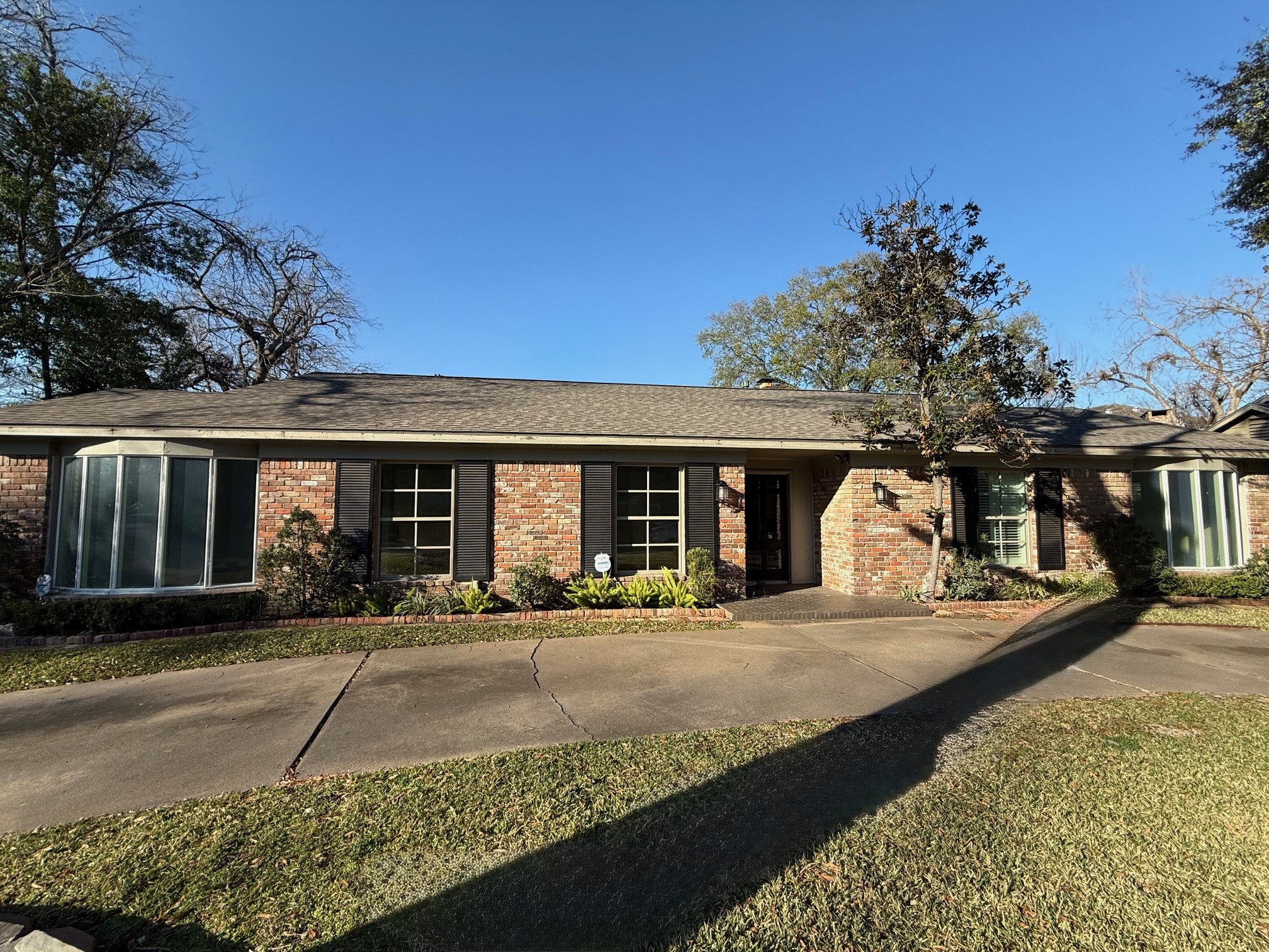 4726 Ivanhoe Street Houston, TX 77027 - Photo 2 of 22 This recently remodeled ranch-style home at the end of a cul-de-sac in prestigious neighborhood of Afton Oaks is move in ready.