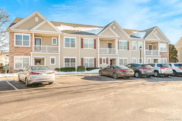 $679,990 | 196 Somerset Drive, Massapequa, NY 11758