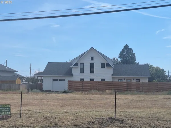 a house view with a yard