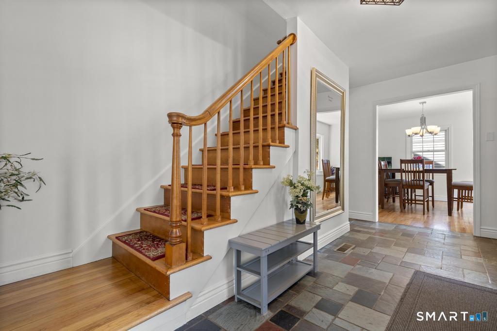 45 Ansonia Road Woodbridge, CT 06525 - Photo 4 of 23