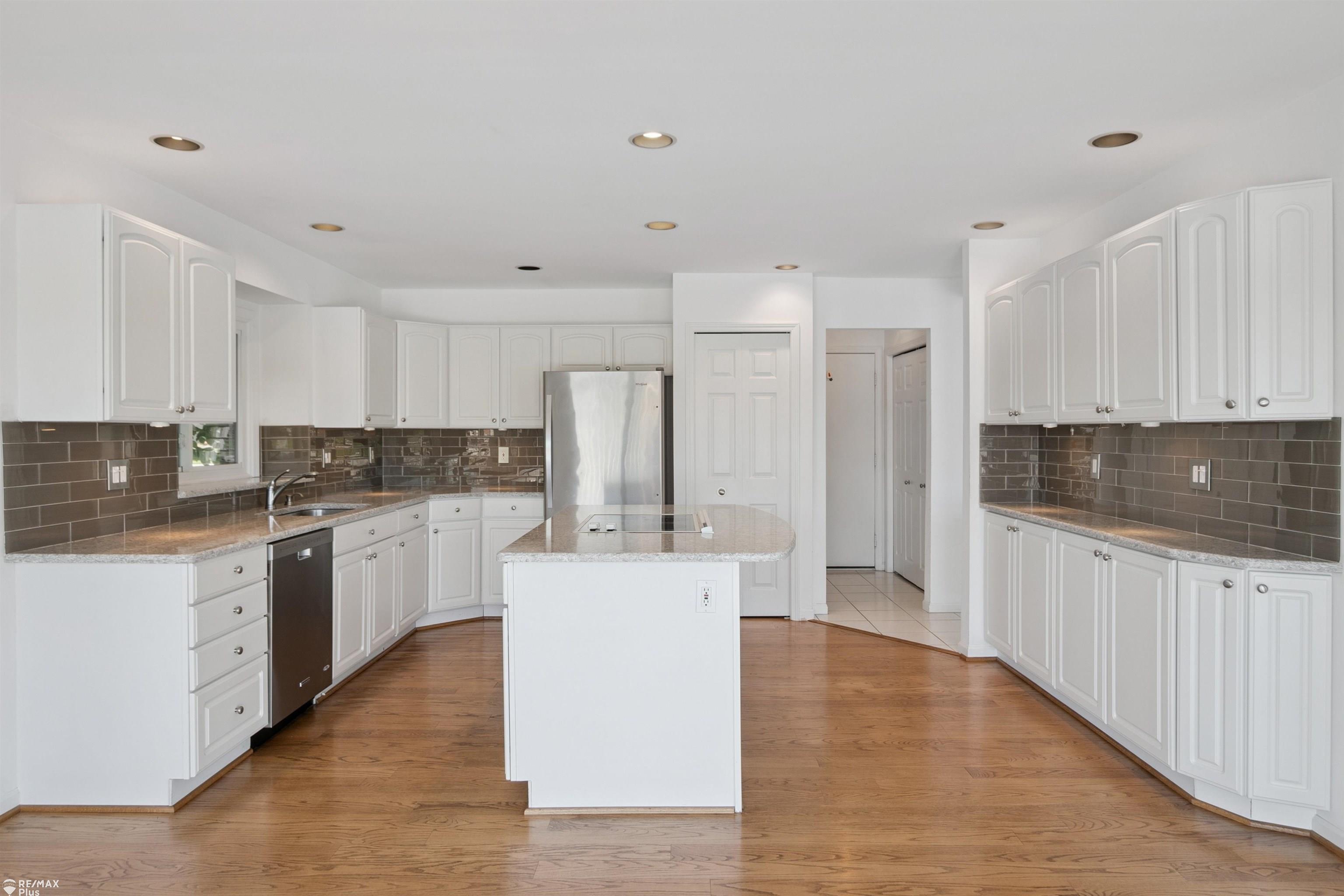 1671 South Shore Drive Rochester Hills, MI 48307 - Photo 11 of 77