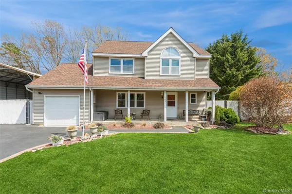 $749,999 | 145 Bishop Lane, Holbrook, NY 11741