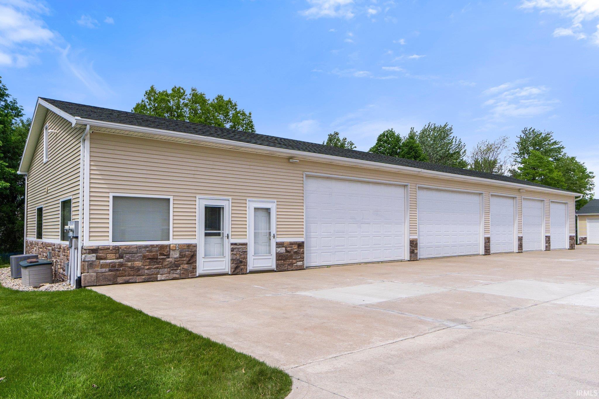 17818 Amstutz Road Leo, IN 46765 - Photo 14 of 36