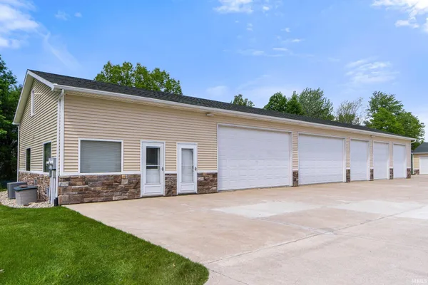 $1,195,000 | 17818 Amstutz Road, Leo, IN 46765