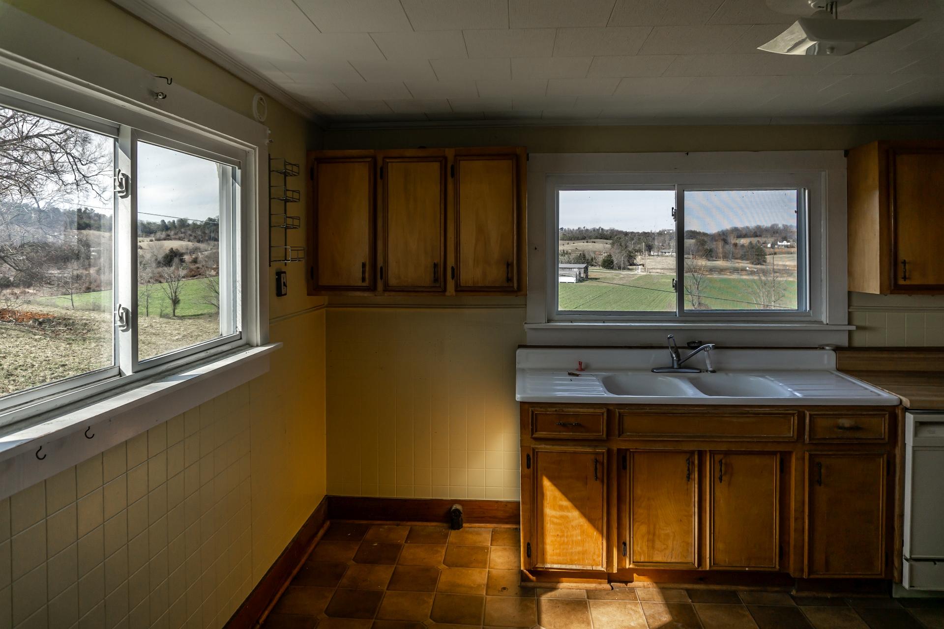 60 Red Hill Road Greeneville, TN 37743 - Photo 8 of 51 60RedHillG_007