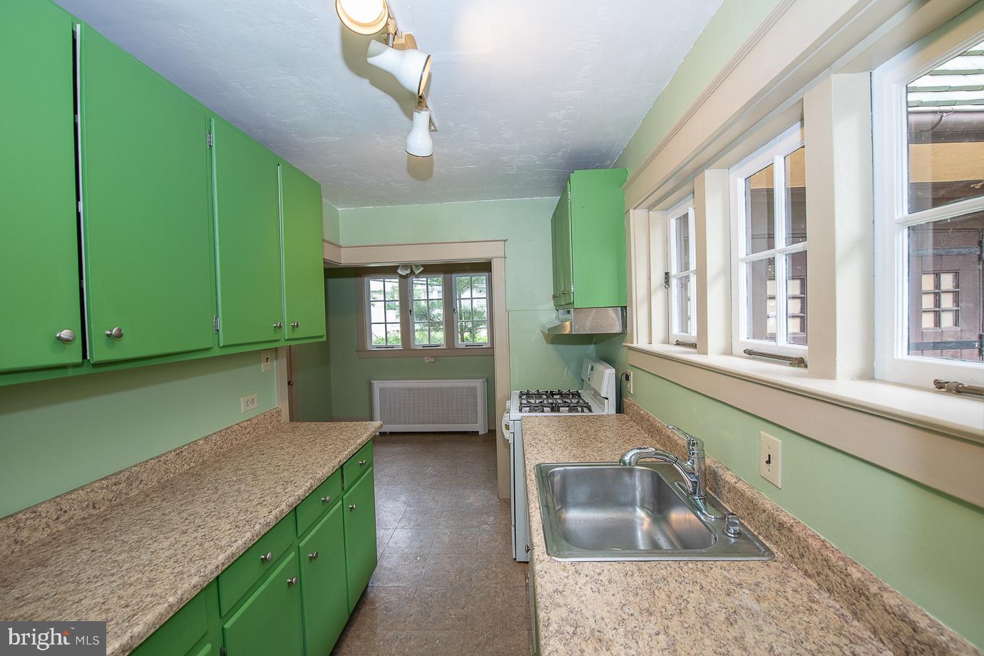 11 Mansfield Road Lansdowne, PA 19050 - Photo 12 of 44 Kitchen looking towards Breakfast Nook