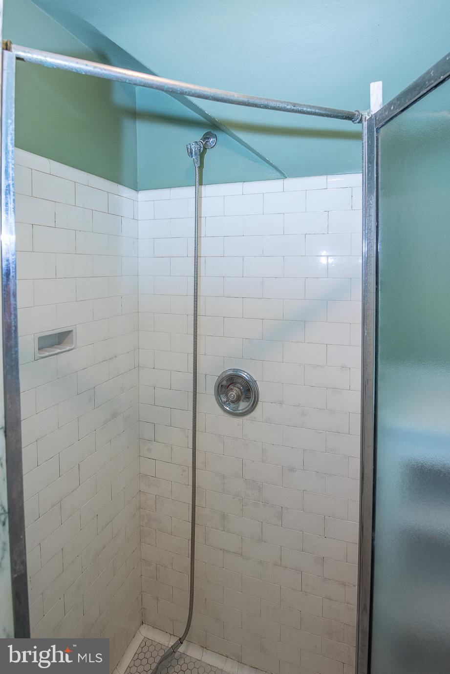 11 Mansfield Road Lansdowne, PA 19050 - Photo 20 of 44 En suite Bathroom for Bedroom 1