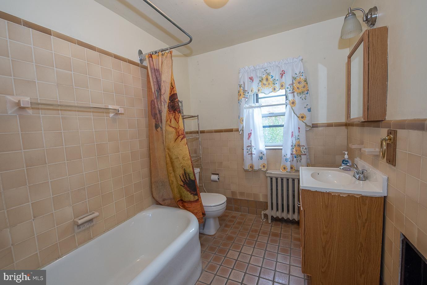 11 Mansfield Road Lansdowne, PA 19050 - Photo 23 of 44 Bathroom 2 in the hall between Bedrooms 2 and 3