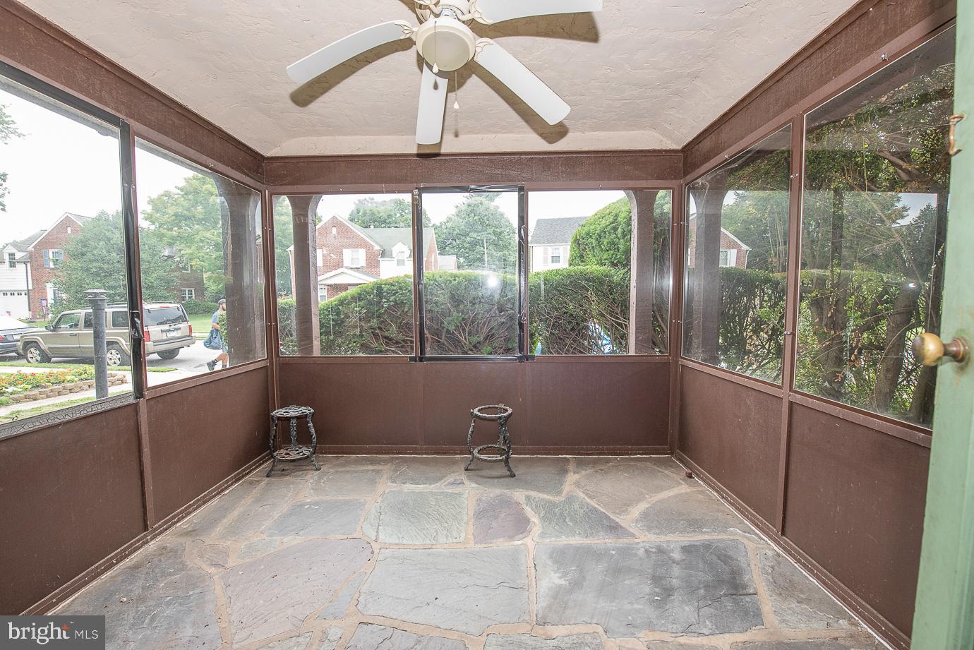 11 Mansfield Road Lansdowne, PA 19050 - Photo 36 of 44 3 season Porch