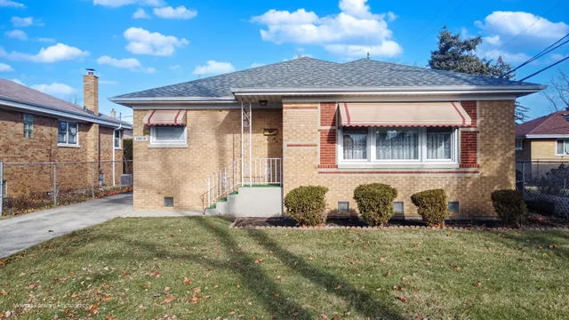 $359,900 | 10610 Essex Street, Westchester, IL 60154